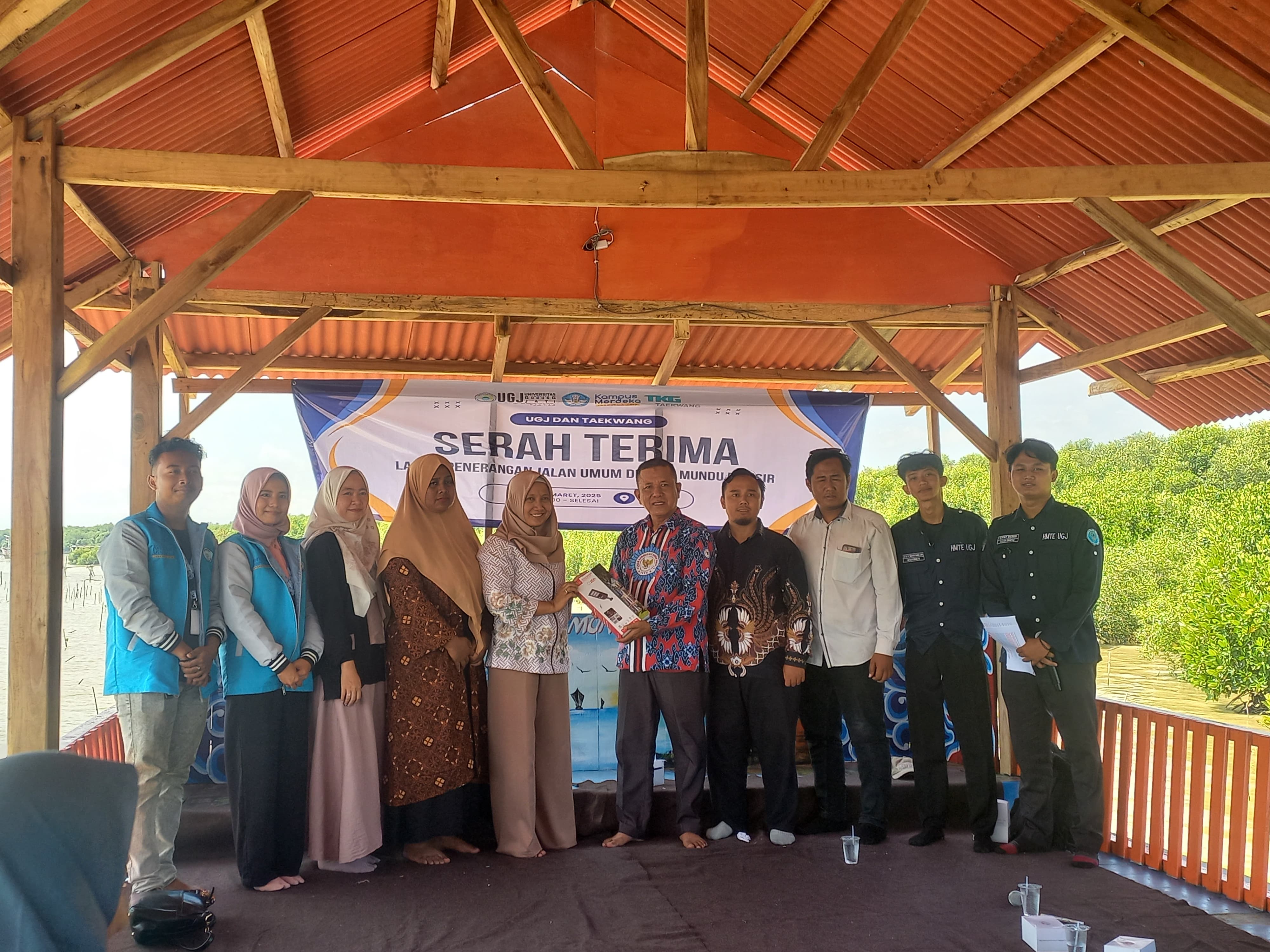Implementasi Penelitian Dosen Program Studi Teknik Elektro UGJ pada Pengabdian Masyarakat di Desa Mundu Pesisir Cirebon